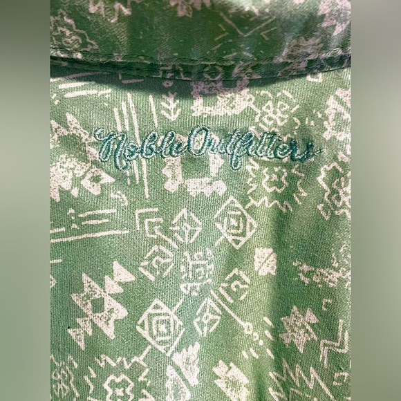 Noble Outfitters Mint Green Geometric Western Shirt – Size M - Picture 5 of 10